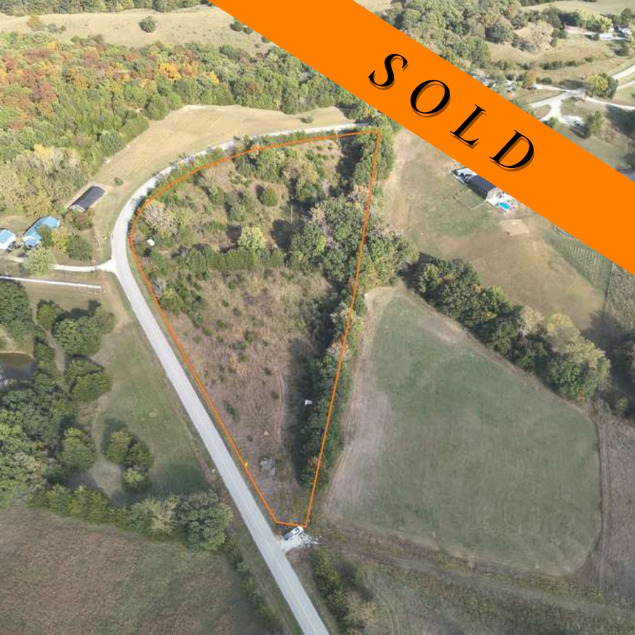 5± Acres with Utilities & Blacktop Frontage – North of Callao, MO